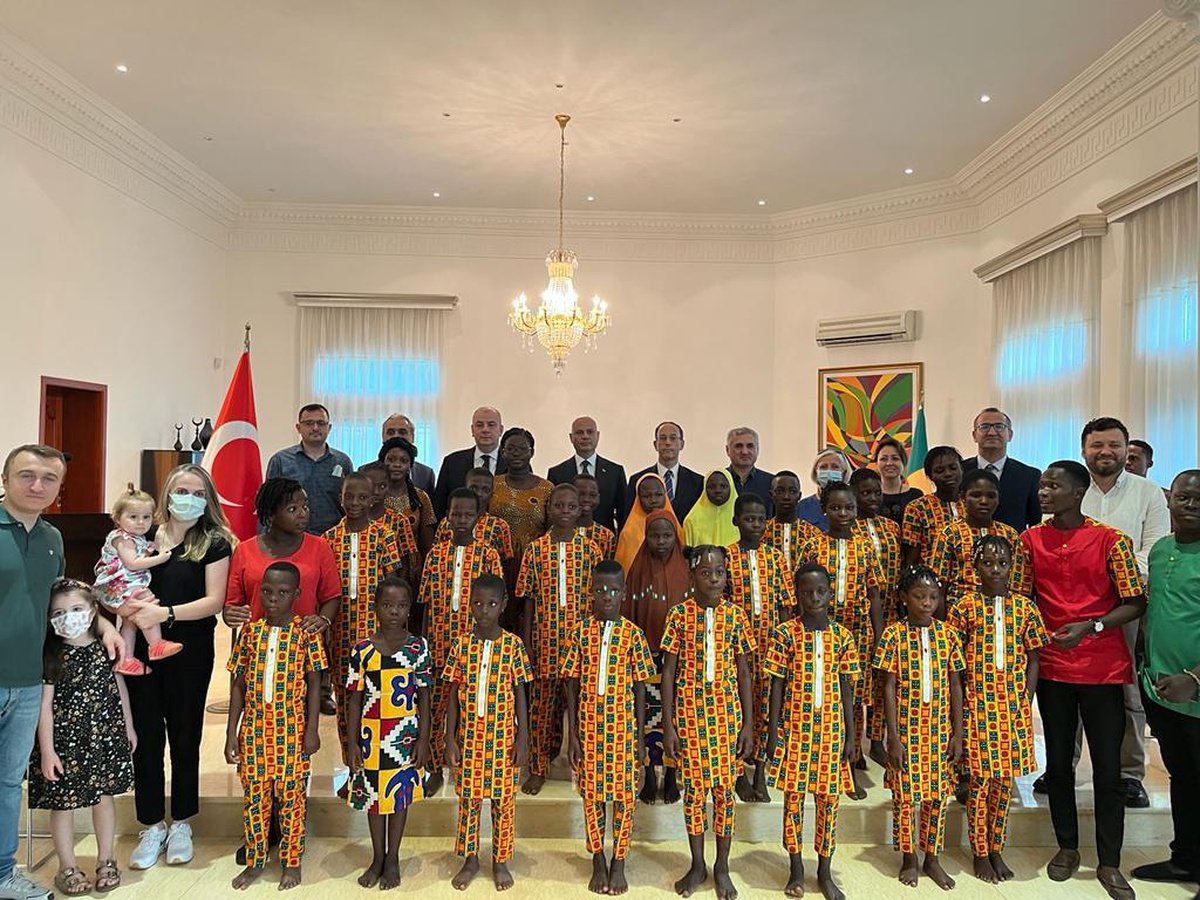 Benin Çocuk Korosu "Çanakkale" türküsünü söyledi (2)