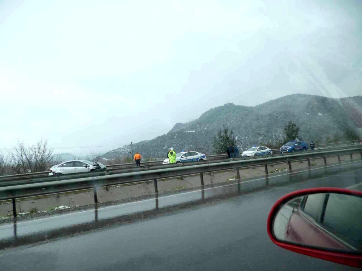Bilecik\'te 5 aracın karıştığı trafik kazasında 1 kişi hayatını kaybetti, 7 kişi yaralandı