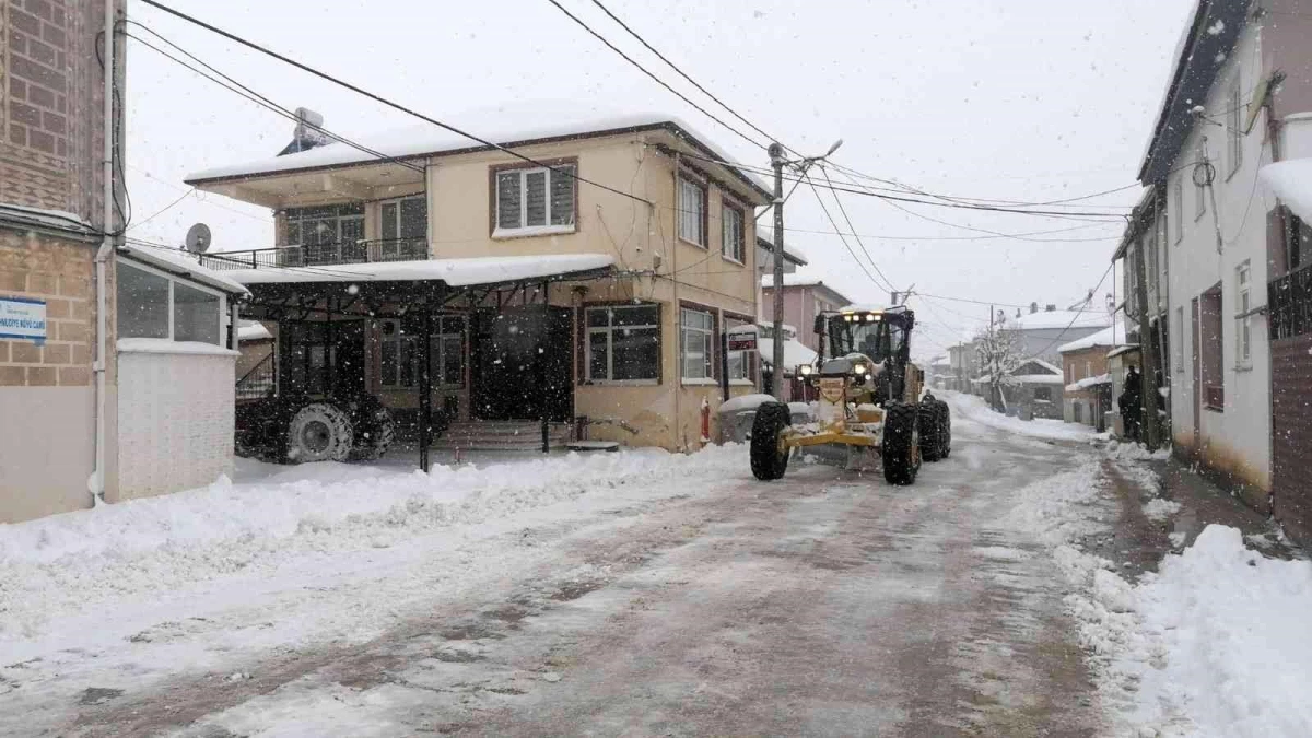 Bursa\'da kardan kapanan 169 mahalle yolu ulaşıma açıldı