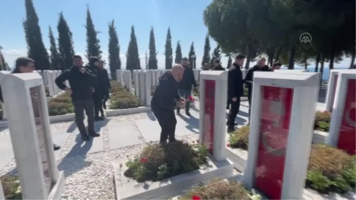 ÇANAKKALE - Ulaştırma ve Altyapı Bakanı Karaismailoğlu, Şehitler Abidesi'ni ziyaret etti