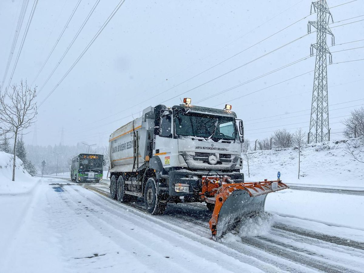 Düzce, Bartın, Zonguldak ve Sakarya\'da kar nedeniyle 525 köy yolu ulaşıma kapandı