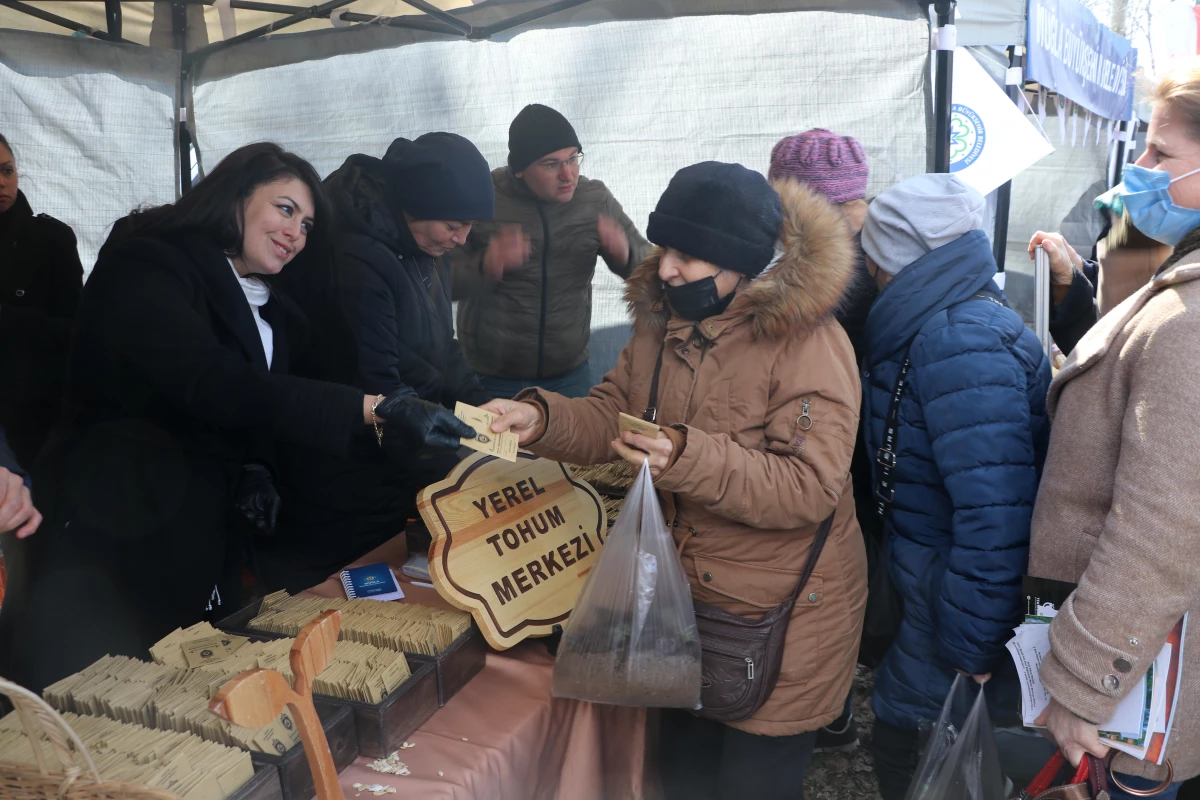 Edirne\'de "Yerli Tohum Takas Şenliği"nde vatandaşlara atalık tohum dağıtıldı