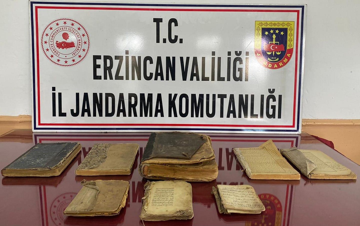 Erzincan\'da tarihi eser niteliğinde olduğu değerlendirilen 8 kitap ele geçirildi