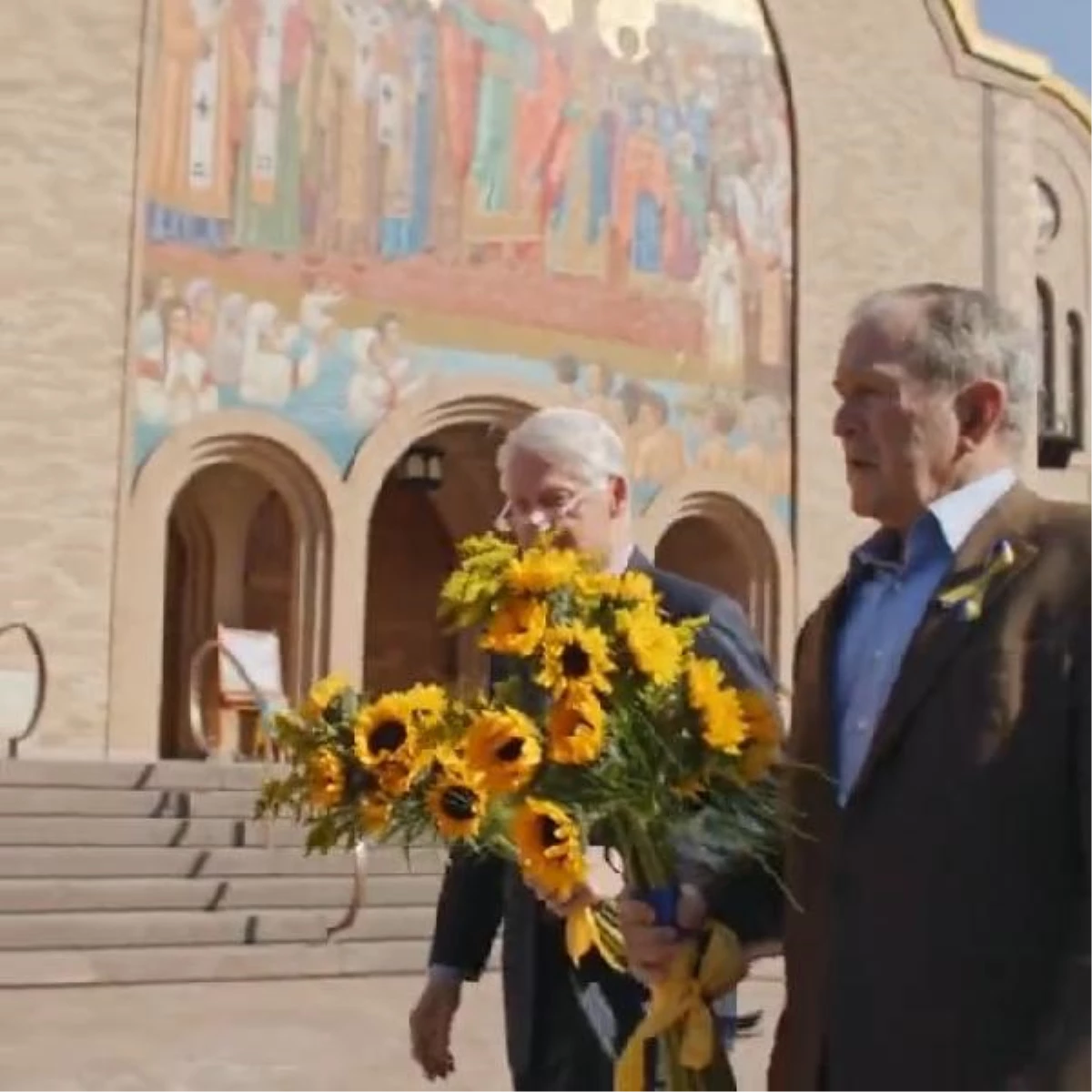 Eski ABD Başkanları, Chicago\'daki Ukrayna kilisesini ziyaret etti