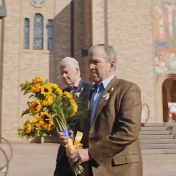 Eski ABD Başkanları, Chicago'daki Ukrayna kilisesini ziyaret etti