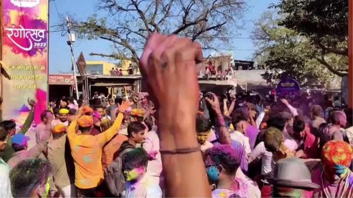Hindistan\'da "Holi Festivali" kutlamaları