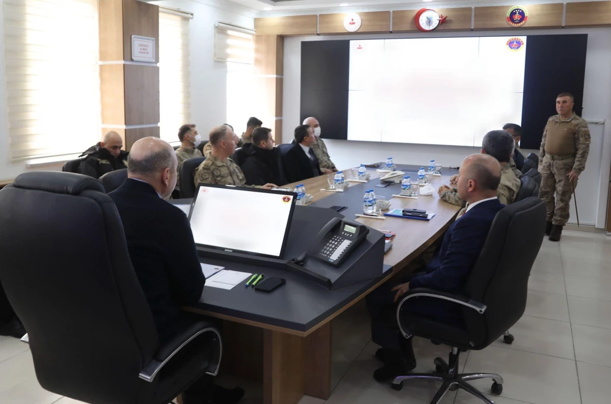İçişleri Bakanı Soylu, Ağrı\'nın Taşlıçay İlçe Jandarma Komutanlığını ziyaret etti