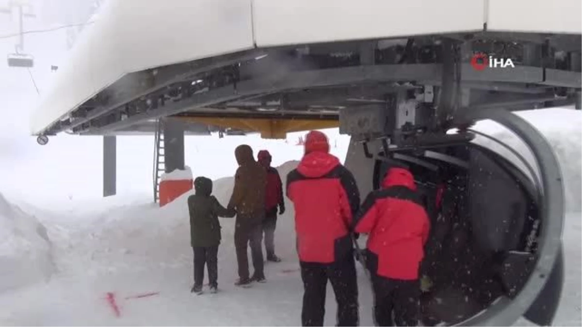 Ilgaz Dağı\'nı ziyaret eden vatandaşlar karın tadını çıkardı