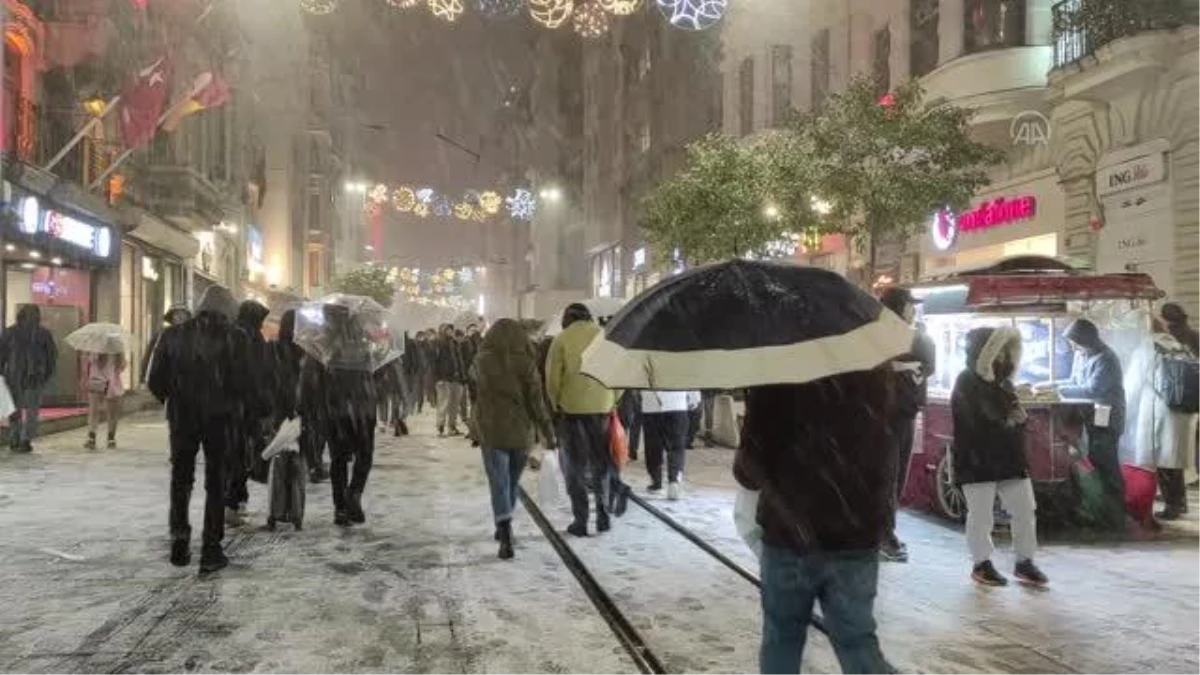 İstanbul\'da kar yağışı - Başakşehir/Bağcılar/Hadımköy/Küçükçekmece/Sultangazi/Çamlıca/Sancaktepe/Kavacık/Sultanbeyli