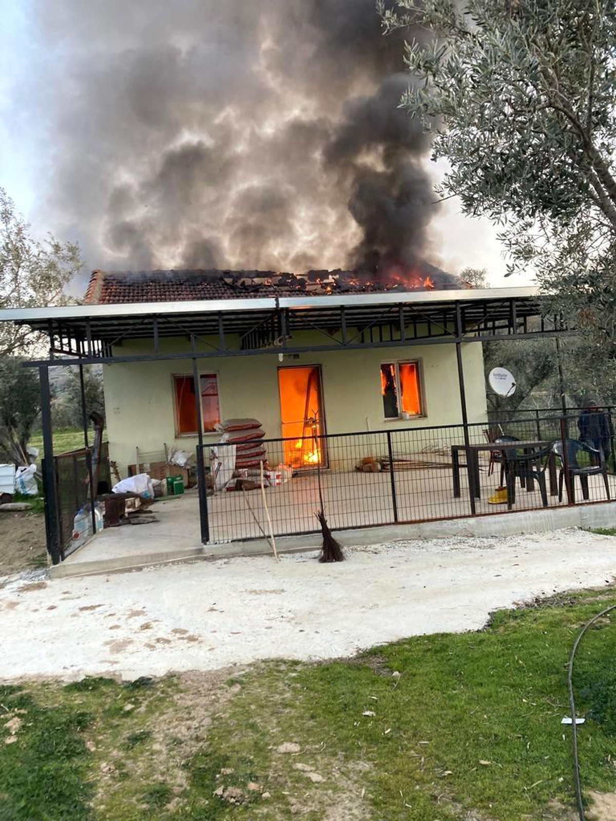 İzmir\'deki yangında 1 kişi hayatın kaybetti