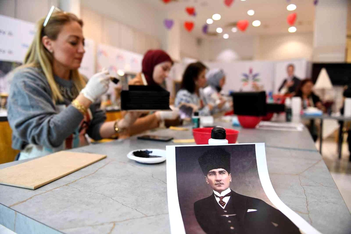 Kadınlar ve çocuklar, Büyükşehir Belediyesinin etkinlikleriyle zafer coşkusu yaşadı