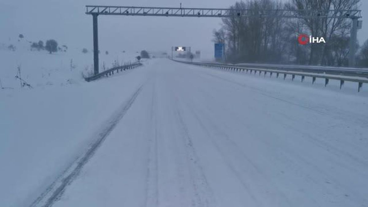 Kastamonu'da yoğun kar yağışı etkili oluyor