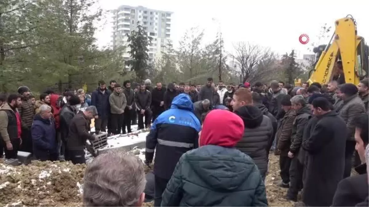 Kına çekimine gidip kazada hayatını kaybeden Zeliha ve kuzeni toprağa verildi