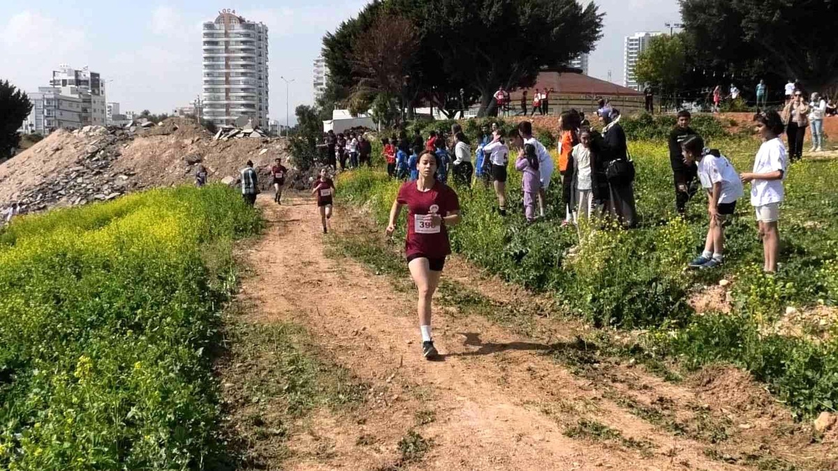 Kır Çiçekleri\'nden 7 sporcu, \'Mersin Atletizm İl Karması\'na katılma hakkı kazandı