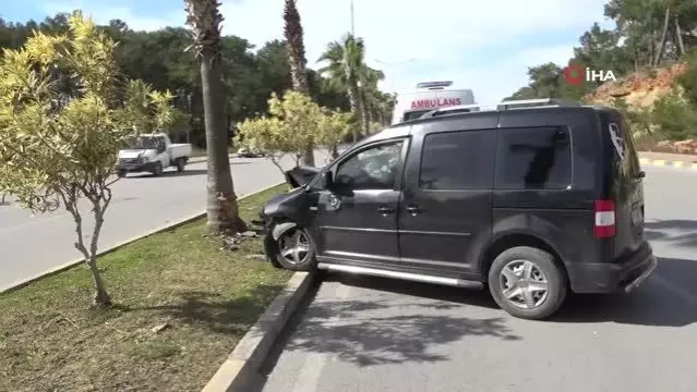 Kontrolden çıkan ticari araç ağaca çarparak durabildi: 2 yaralı