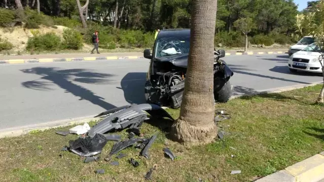 Kontrolden çıkan ticari araç ağaca çarparak durabildi: 2 yaralı