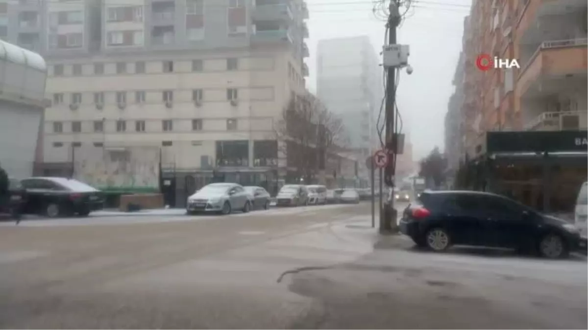 Mardin'de günlerdir devam eden kar vatandaşları sevindirdi