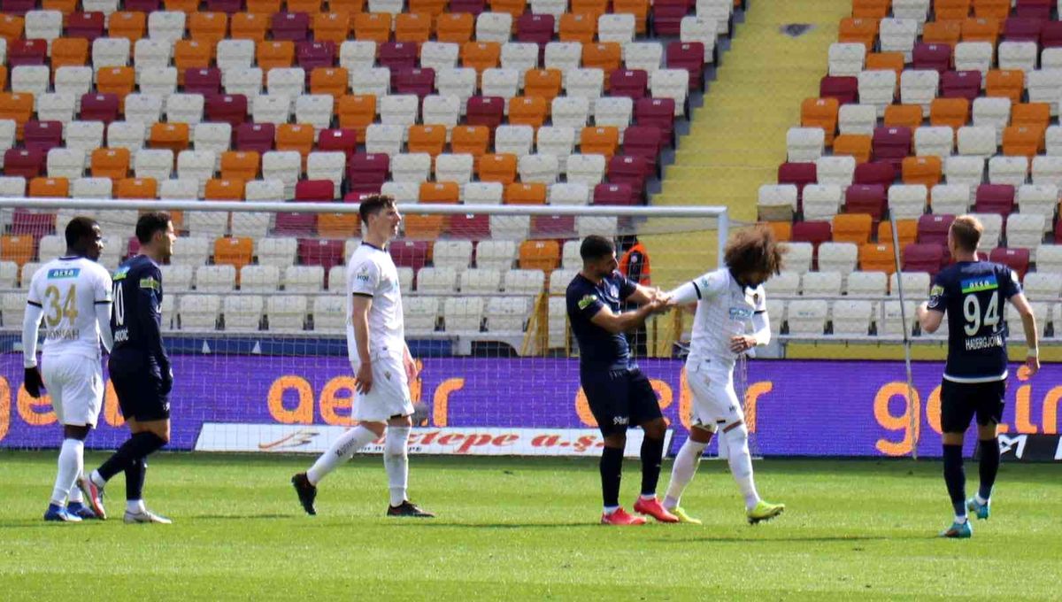Yeni Malatyaspor\'da, Sadık Çiftpınar süresiz kadro dışı bırakıldı