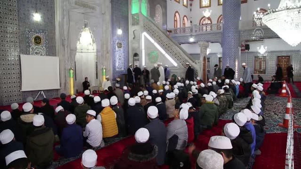 Son dakika haberi | ŞANLIURFA - 107 Kur'an kursu öğrencisi, şehitler için 107 hatim indirdi