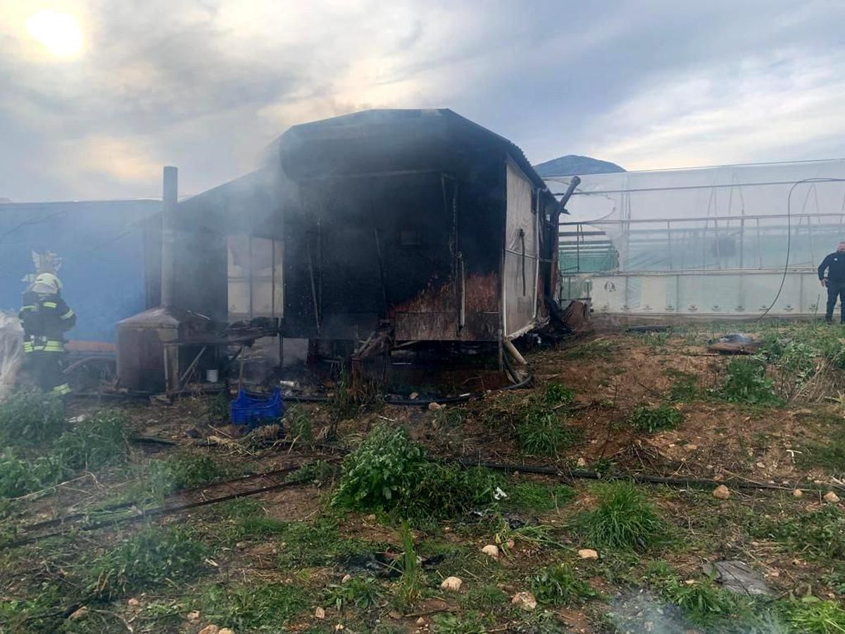 Seydikemer'de ahşap barakada çıkan yangında bir çocuk öldü