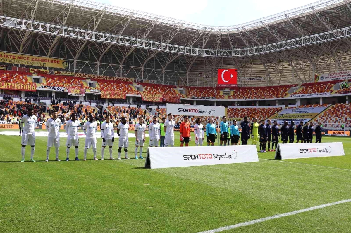 Spor Toto Süper Lig: Yeni Malatyaspor: 0 Kasımpaşa: 0 (ilk yarı)