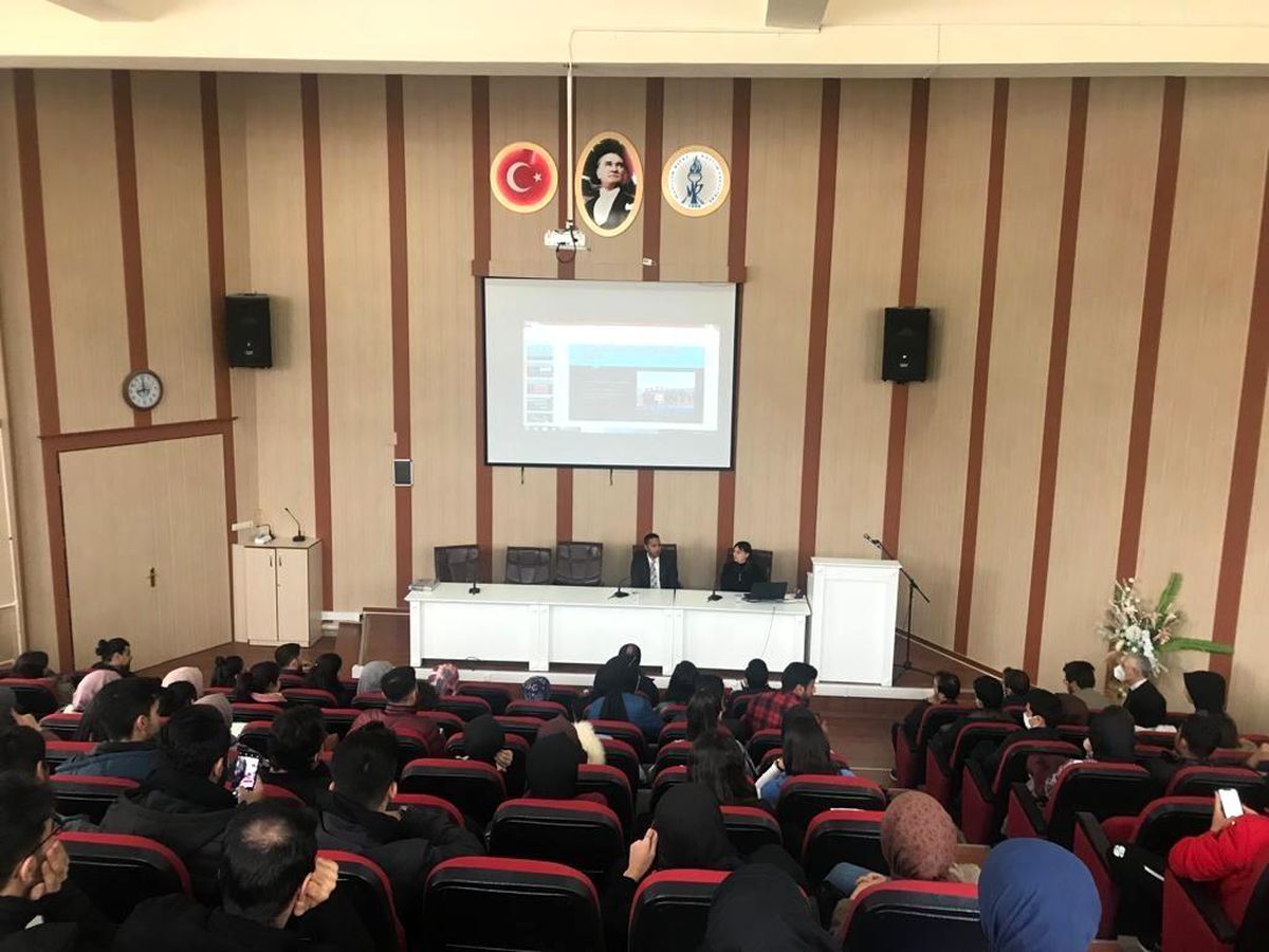 Üniversitede ABD\'de Eğitim Fırsatları başlıklı seminer gerçekleştirildi