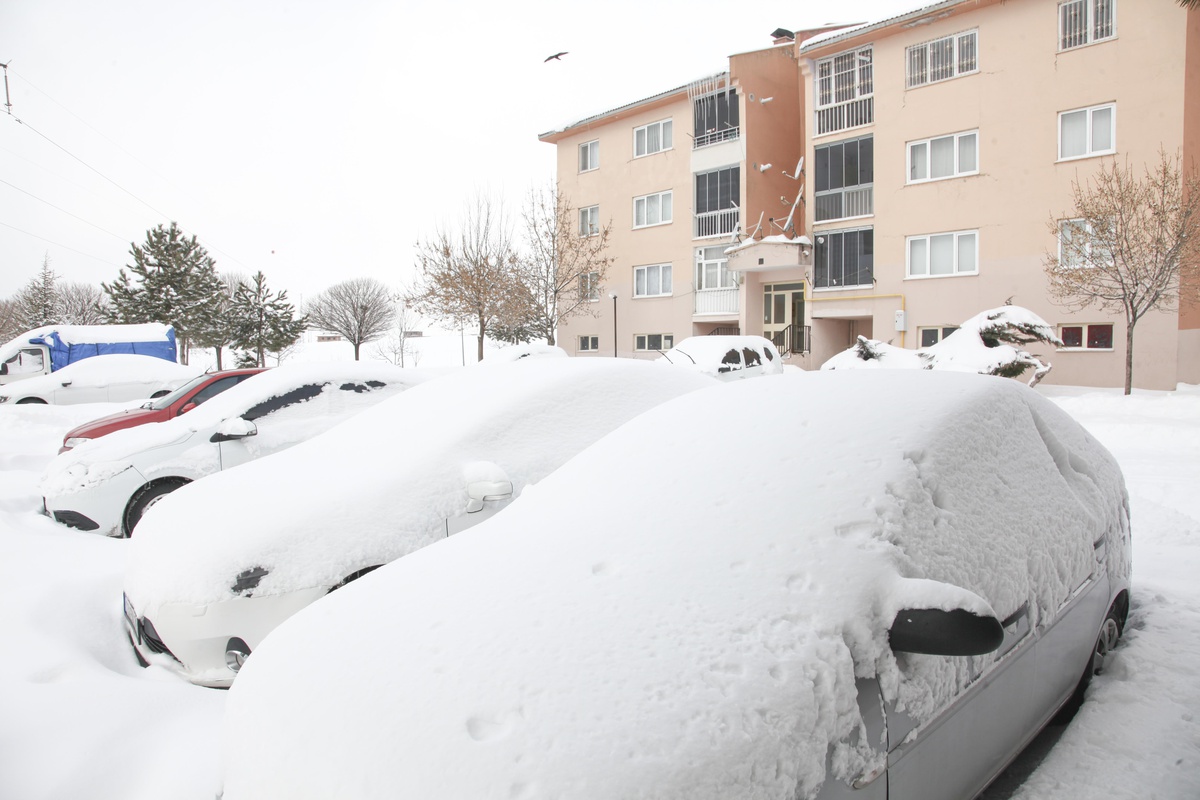 Van, Bitlis ve Muş\'ta 190 yerleşimin yolu kardan kapandı