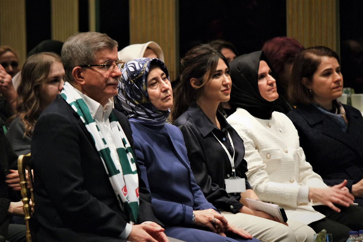 Ahmet Davutoğlu, Bursa\'da kadın kollarının düzenlediği panelde konuştu Açıklaması
