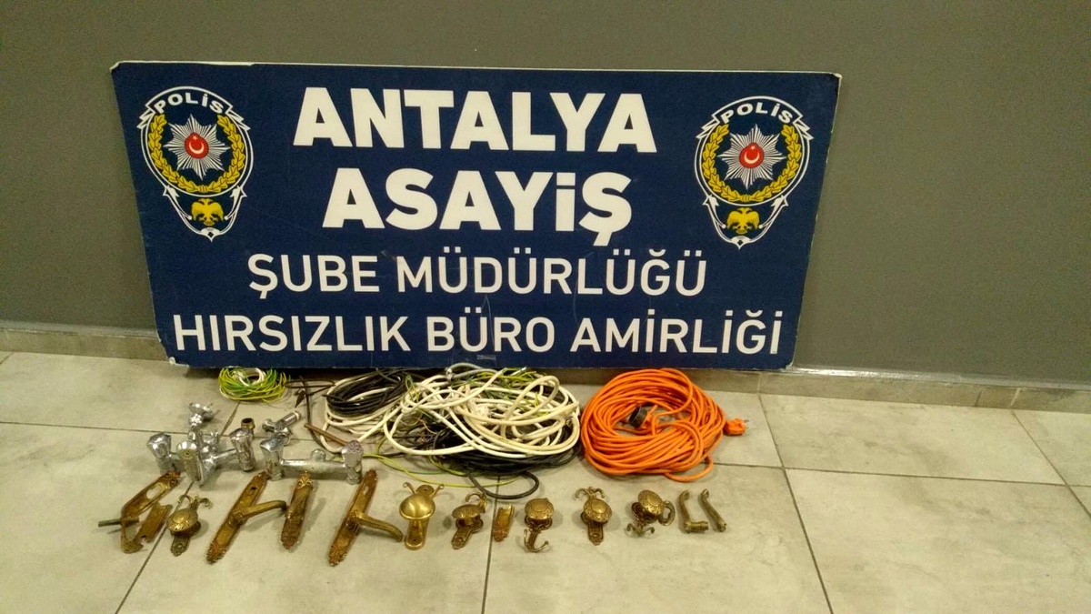 Antalya\'da yabancı uyruklu hırsızlık şüphelisi tutuklandı