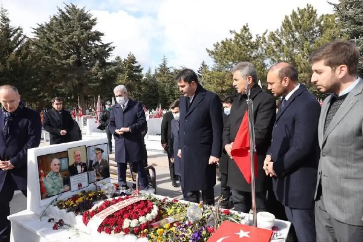 Son dakika haberleri | Bakan Kurum\'dan Cebeci Askeri Şehitliği\'ni ziyaret