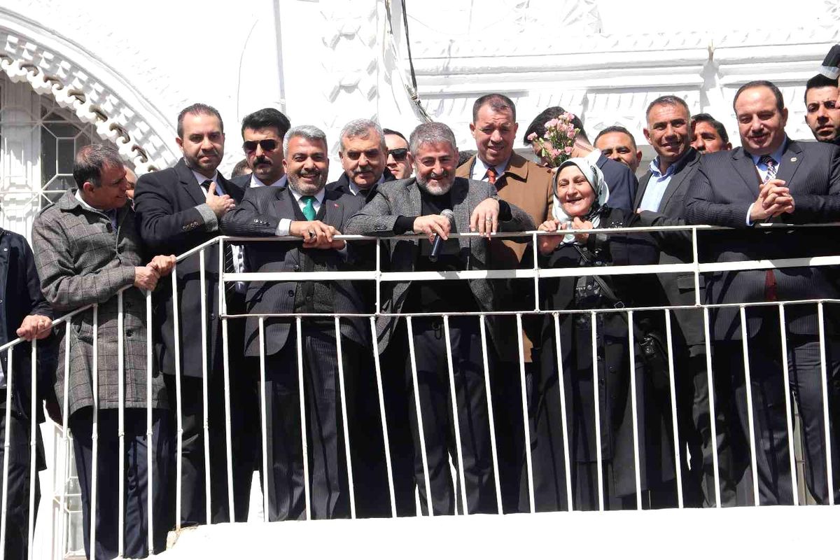 Bakan Nebati baba ocağında halaylarla karşılandı