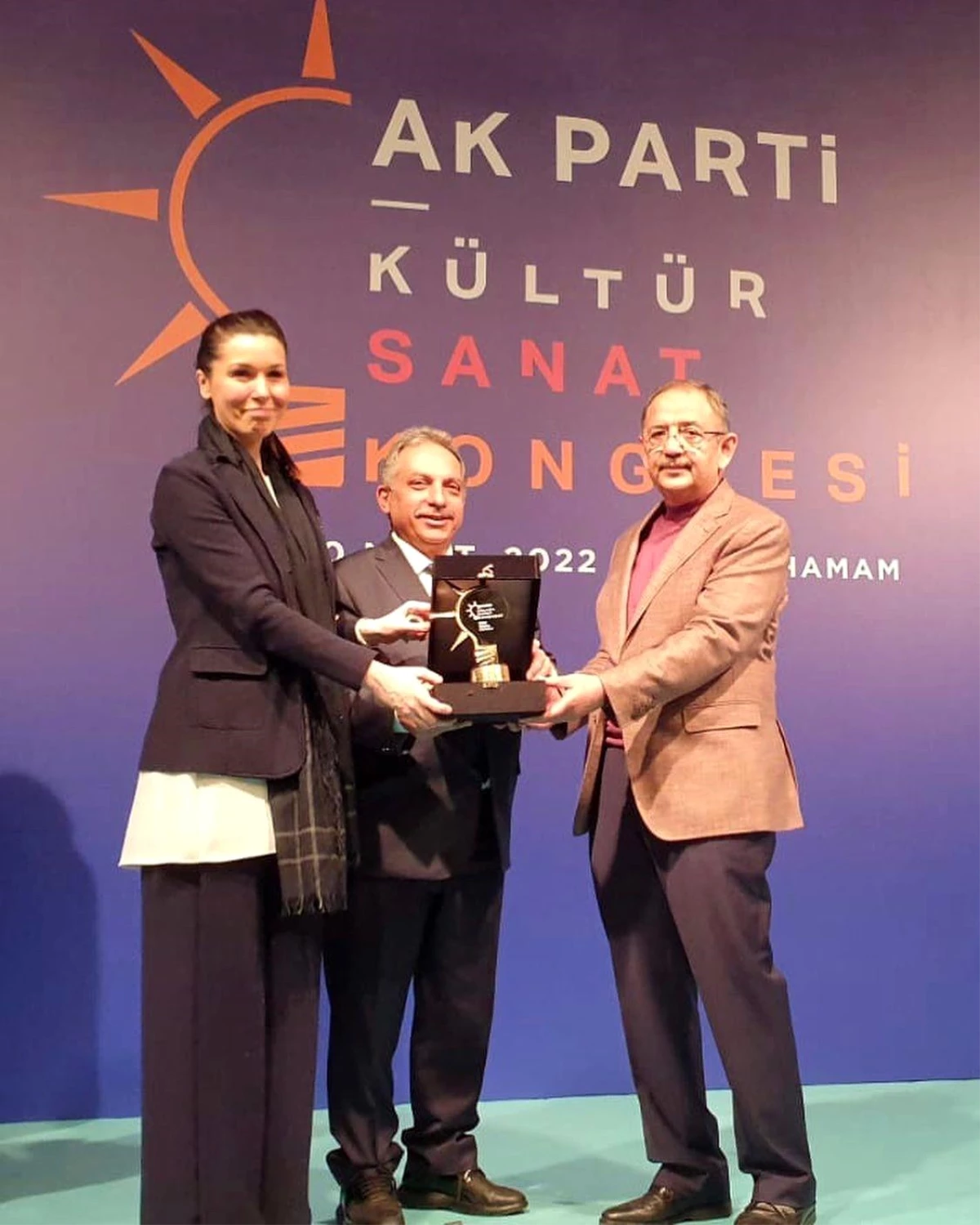 Başkan Yalçın Ankara\'dan ödülle döndü