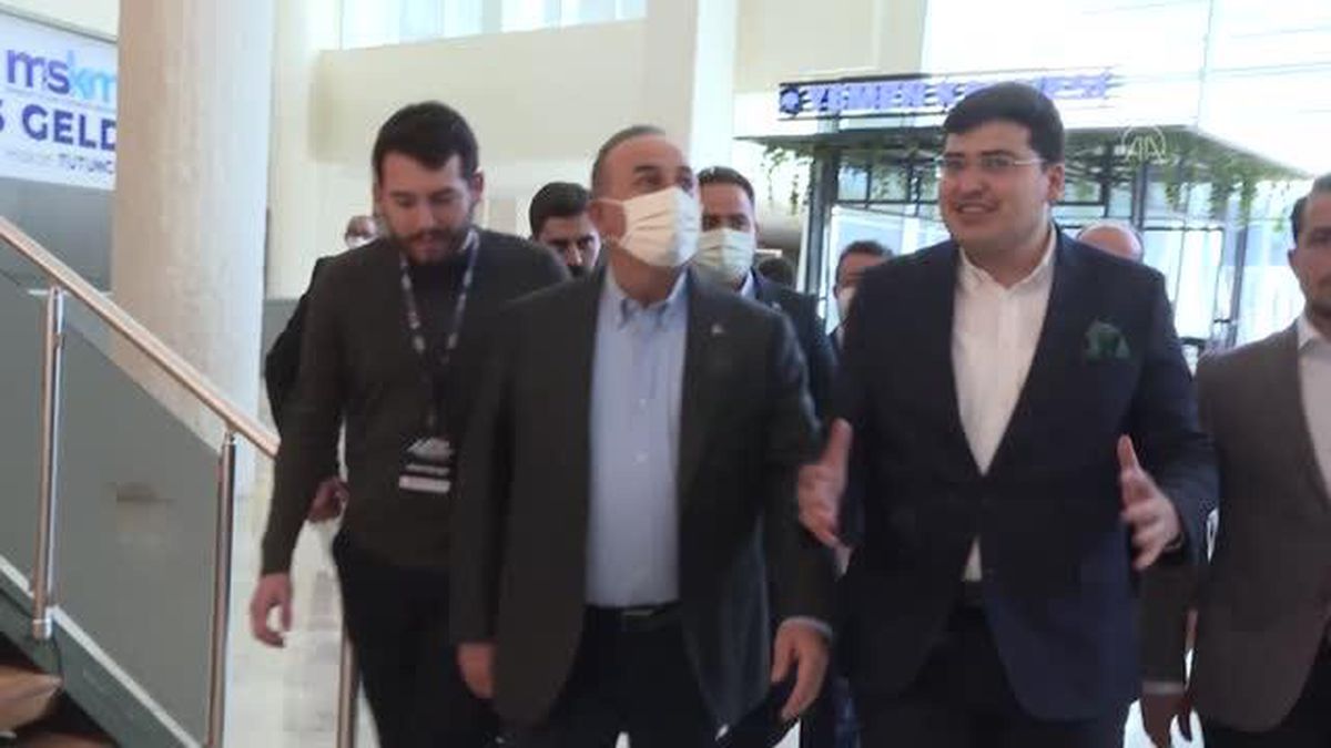 Çavuşoğlu, E-spor Festivali'ne katılarak, gençlerle bir araya geldi