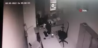 Son dakika haberi! Çelik kasadan para ve ziynet eşyası çalan hırsızlar kamerada