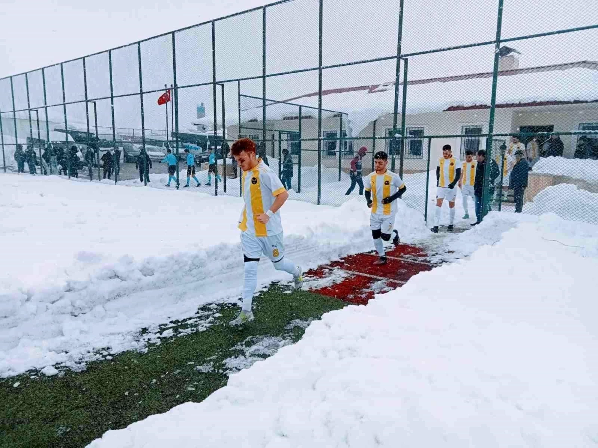 Güroymakspor Bitlis Özgüzeldere Spor'a 2-1 yenildi
