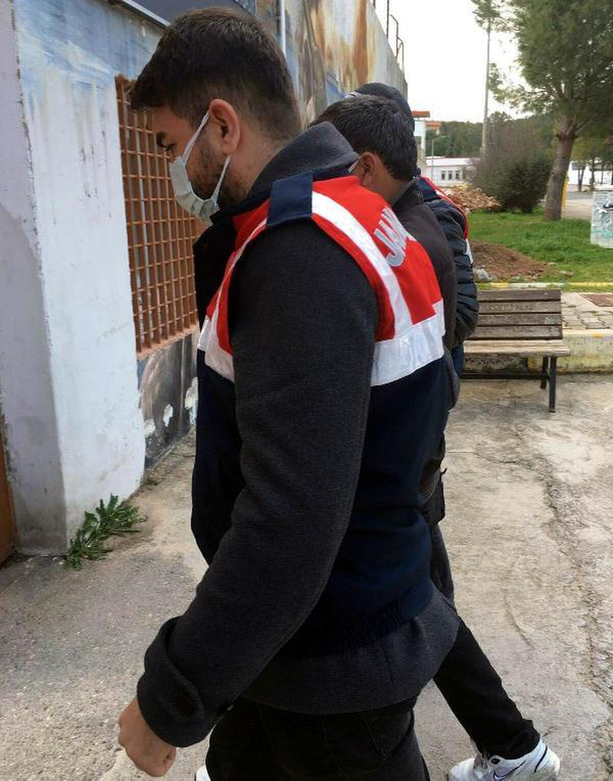 İzmir\'de terör operasyonu: 2 gözaltı
