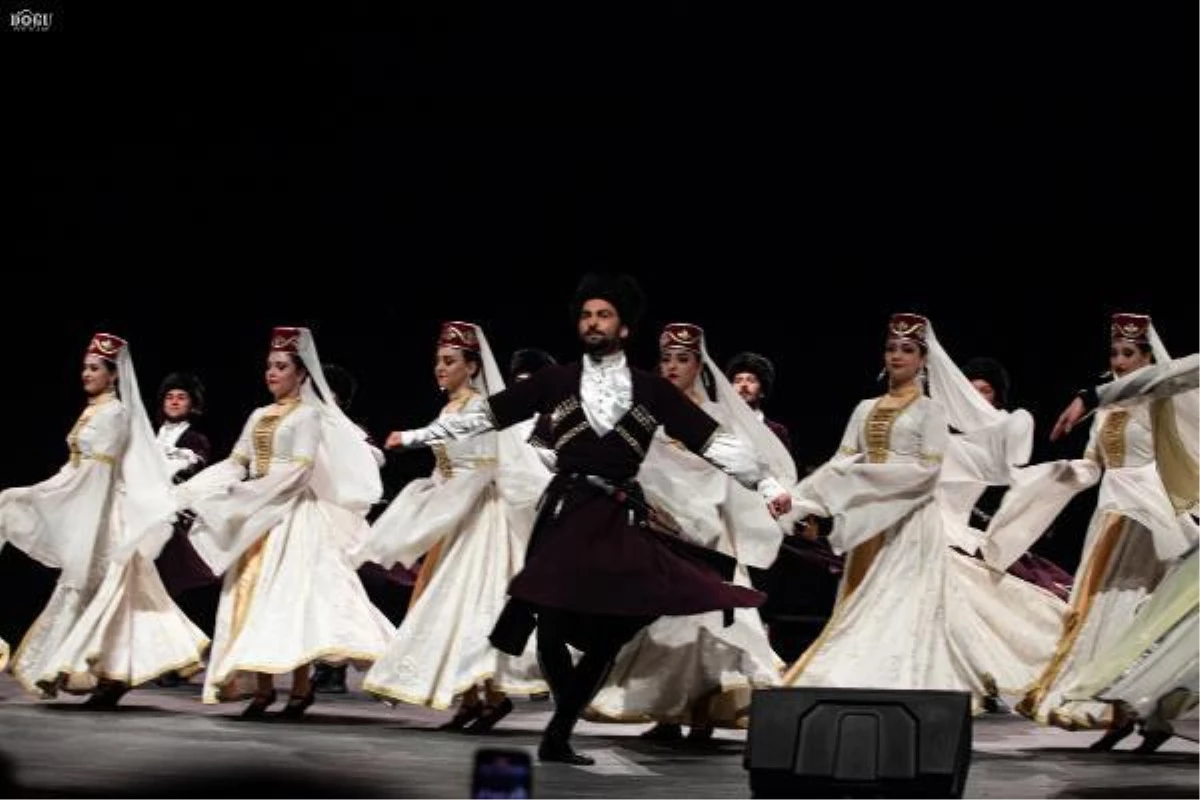 Kafkas Halk Dansları Ankara\'da sahnelendi