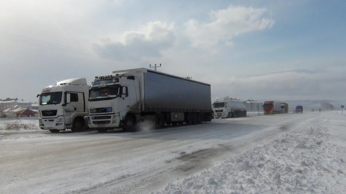 Kars\'ta 382 köyün 173\'ünün yolu ulaşıma kapalı