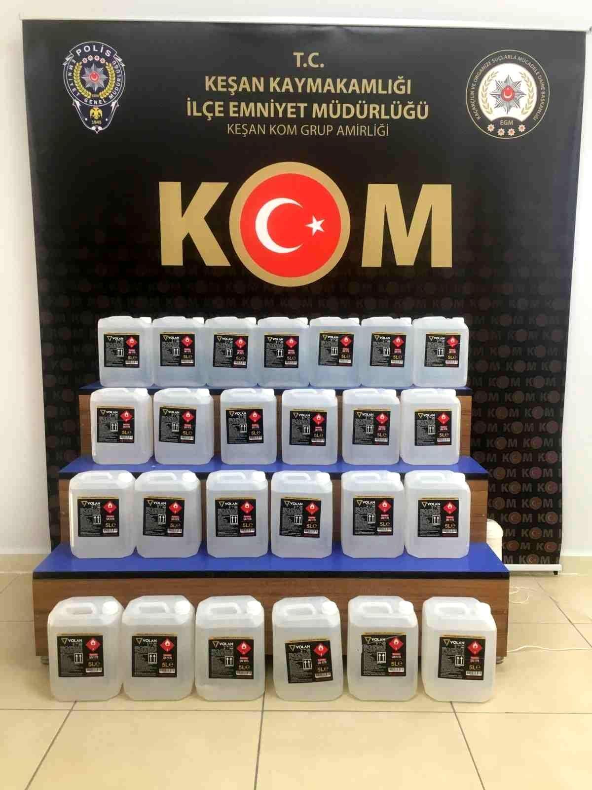 Keşan'da bir otomobil içinde litrelerce etil alkol ele geçirildi