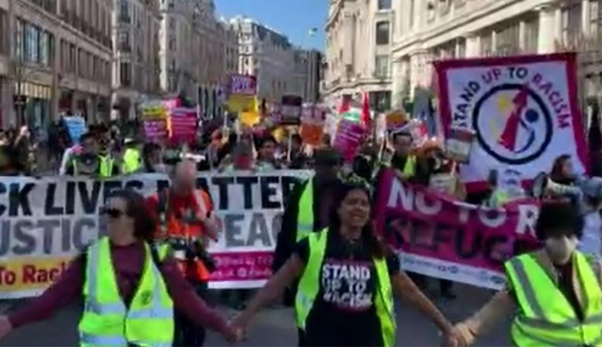Londra\'da ırkçılık karşıtı protesto