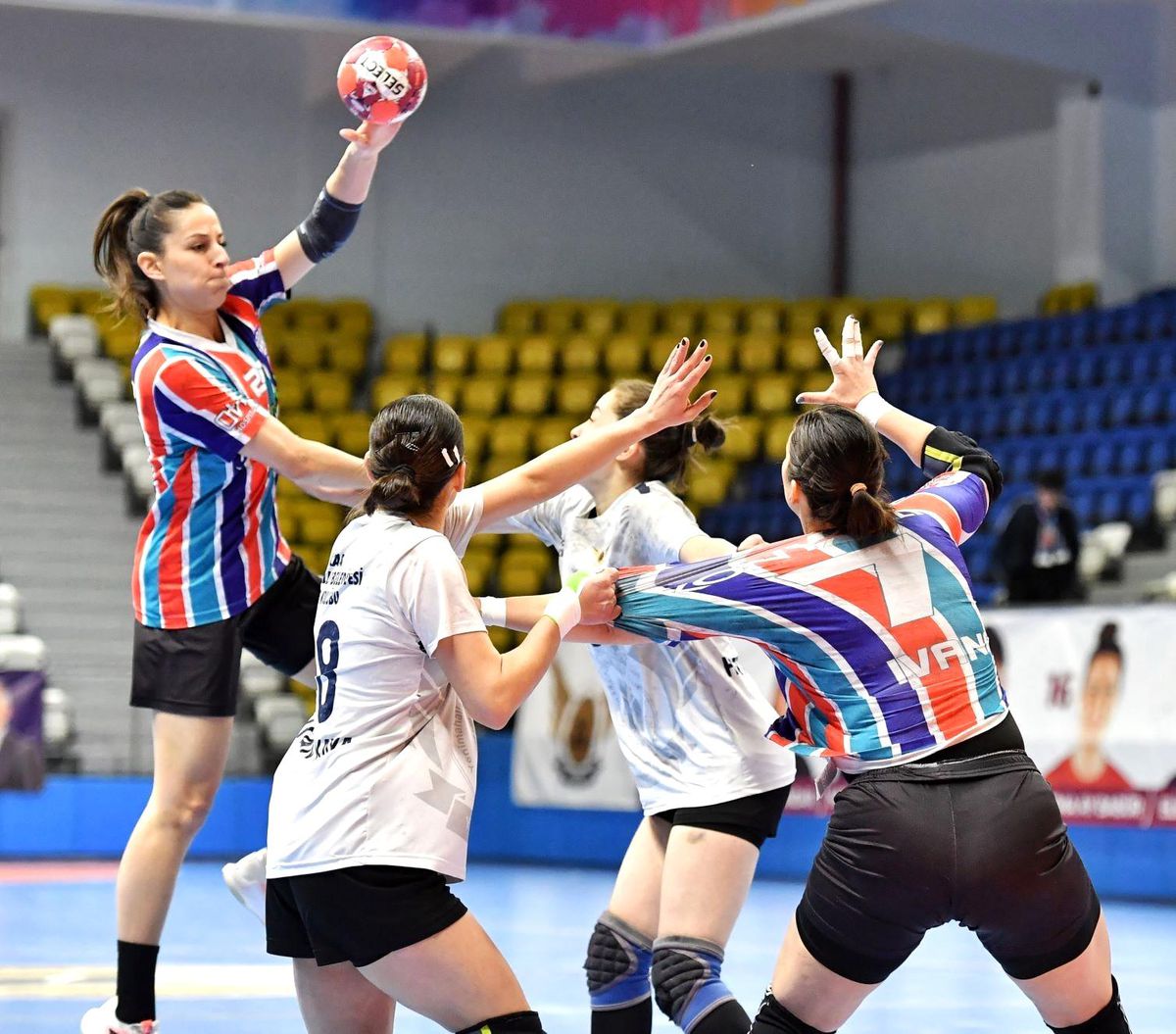Mavi Kelebekler deplasmanda kazandı