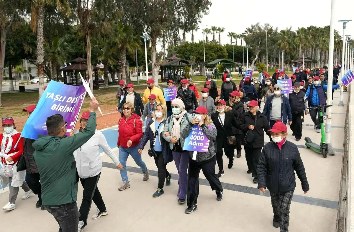 Mersin\'de \'Aktif ve başarılı yaş alma yürüyüşü\' düzenlendi