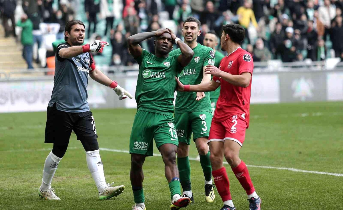 Spor Toto 1. Lig: Bursaspor: 0 Balıkesirspor: 1 (İlk yarı sonucu)