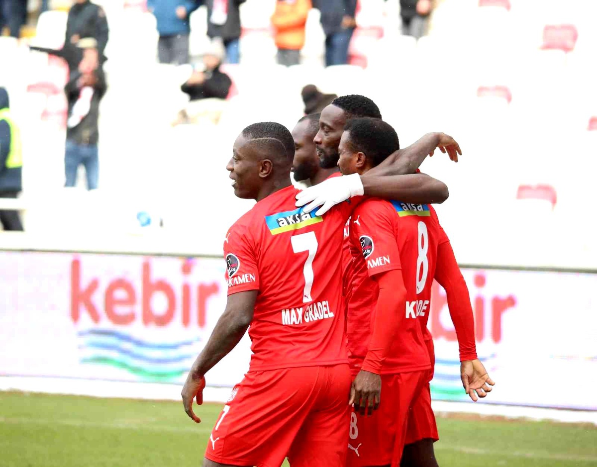 Spor Toto Süper Lig: Sivasspor: 2 Altay: 1 (Maç sonucu)