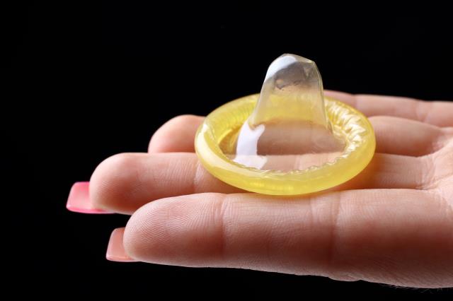 Yaptırımların art arda geldiği Rusya'da kıtlık endişesi yüzünden prezervatif satışları patladı