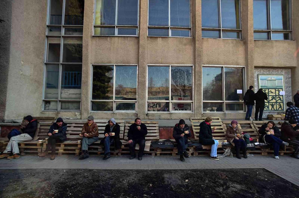 AFAD ekipleri Ukrayna\'da yemek dağıtıyor