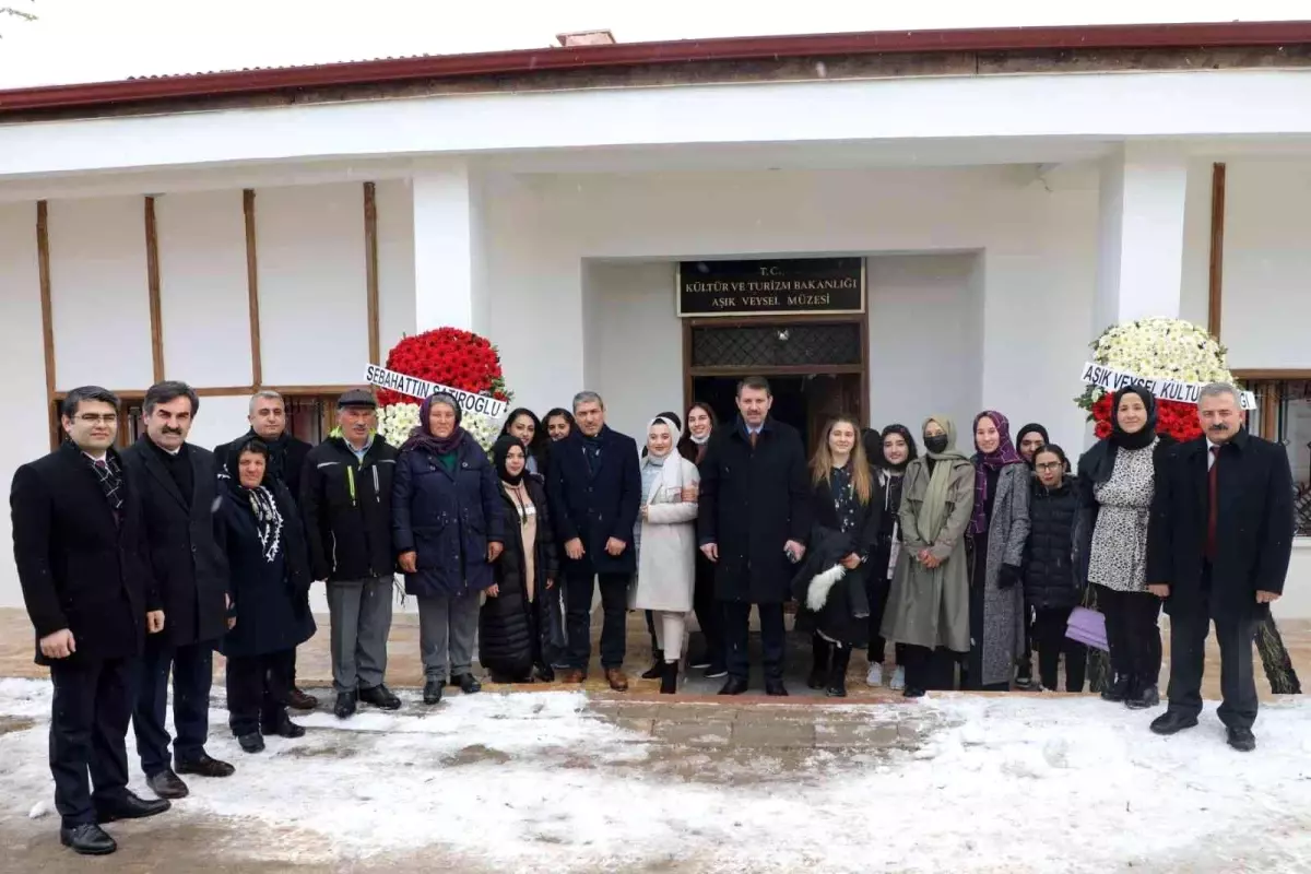 Son dakika haberleri... Aşık Veysel kabri başında anıldı