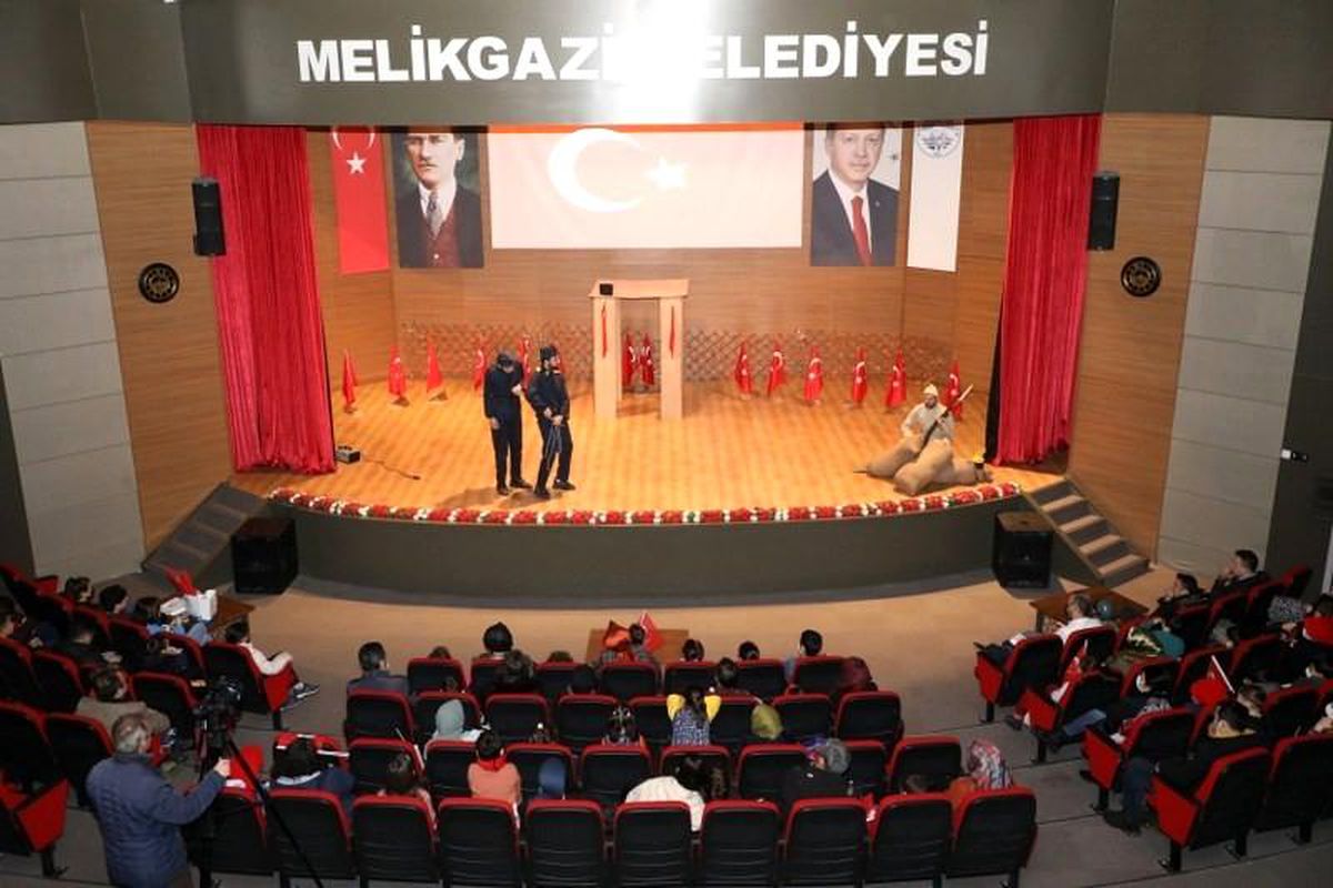 Başkan Dr. Mustafa Palancıoğlu: "Çanakkale Zaferi\'nin ruhunu tiyatro ile yaşatmak istedik"