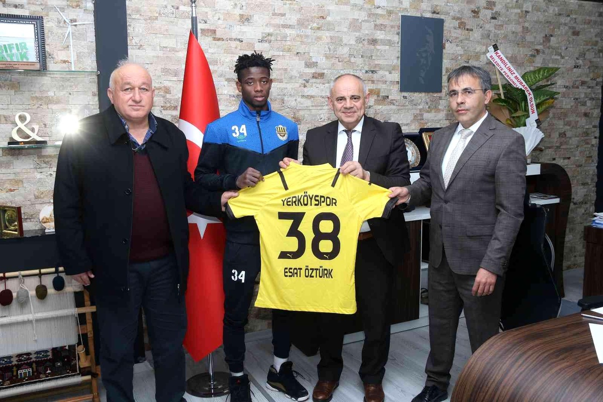 Yerköyspor Futbol Akademisi\'nden Başkan Esat Öztürk\'e ziyaret
