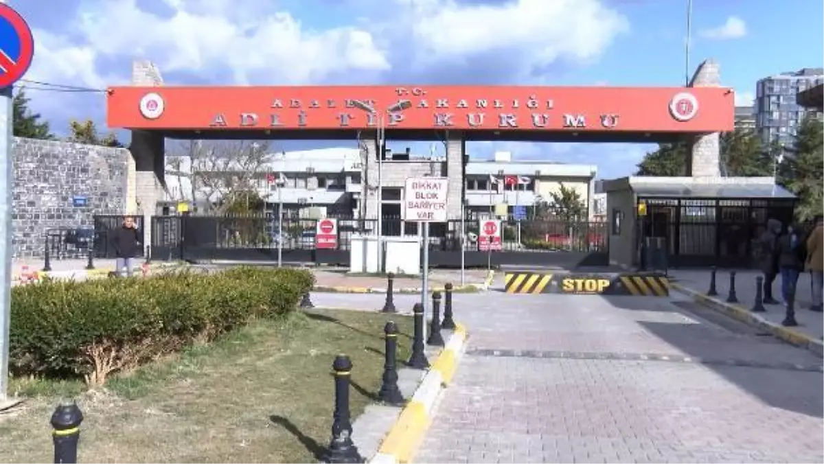 Son dakika haberleri | Büyükçekmece\'de ölü bulunan çiftin cenazeler Adli Tıp Kurumu\'ndan alındı